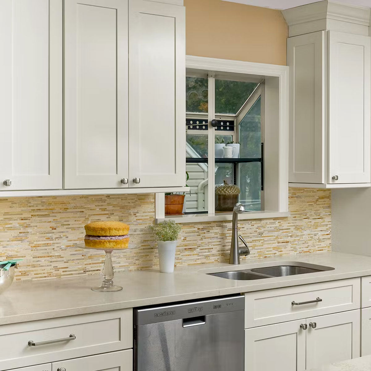 Fabuwood Allure Galaxy Linen Shaker Beige Door Sample - Kitchen Cabinets