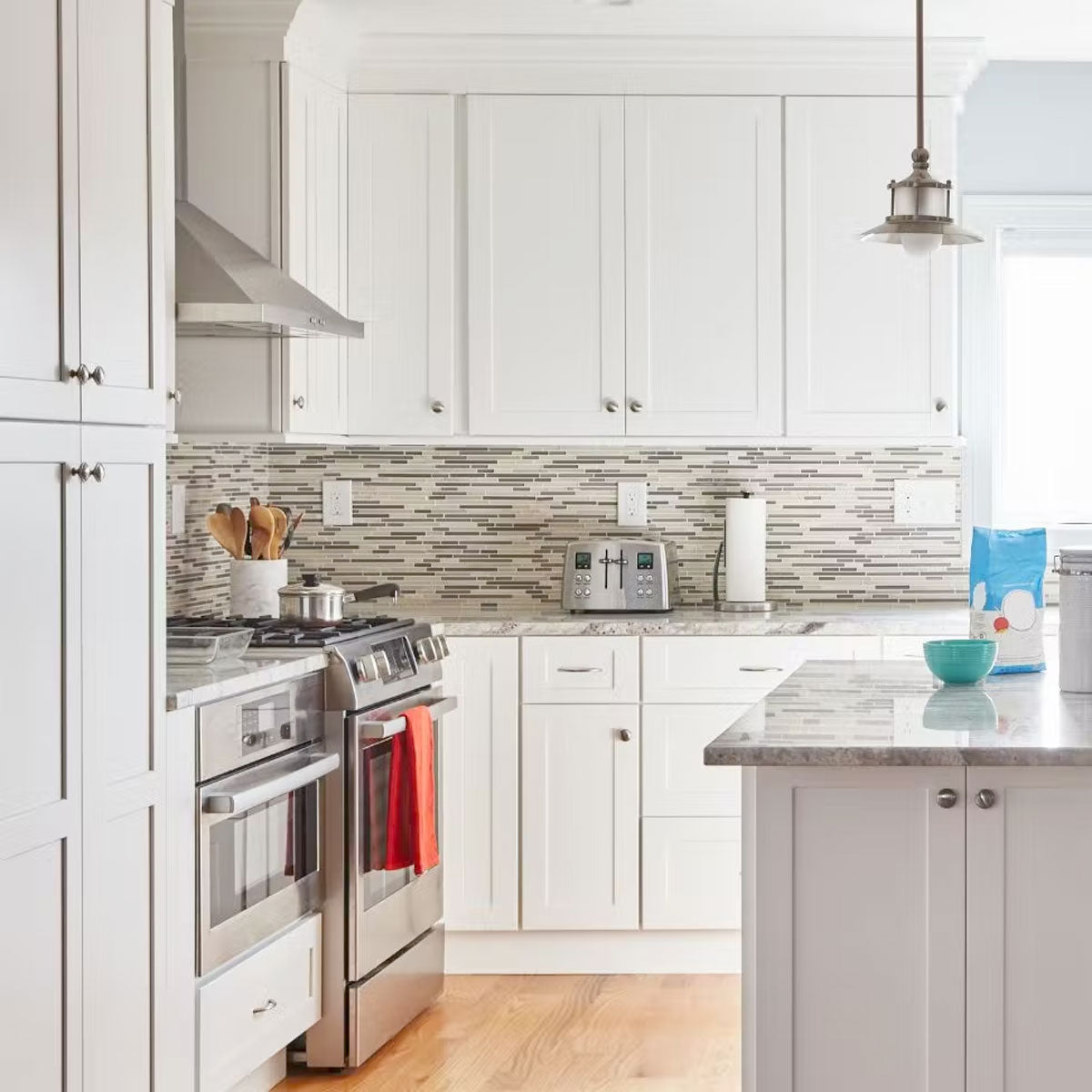 Fabuwood Allure Galaxy Frost Shaker White Door Sample - Kitchen Cabinets